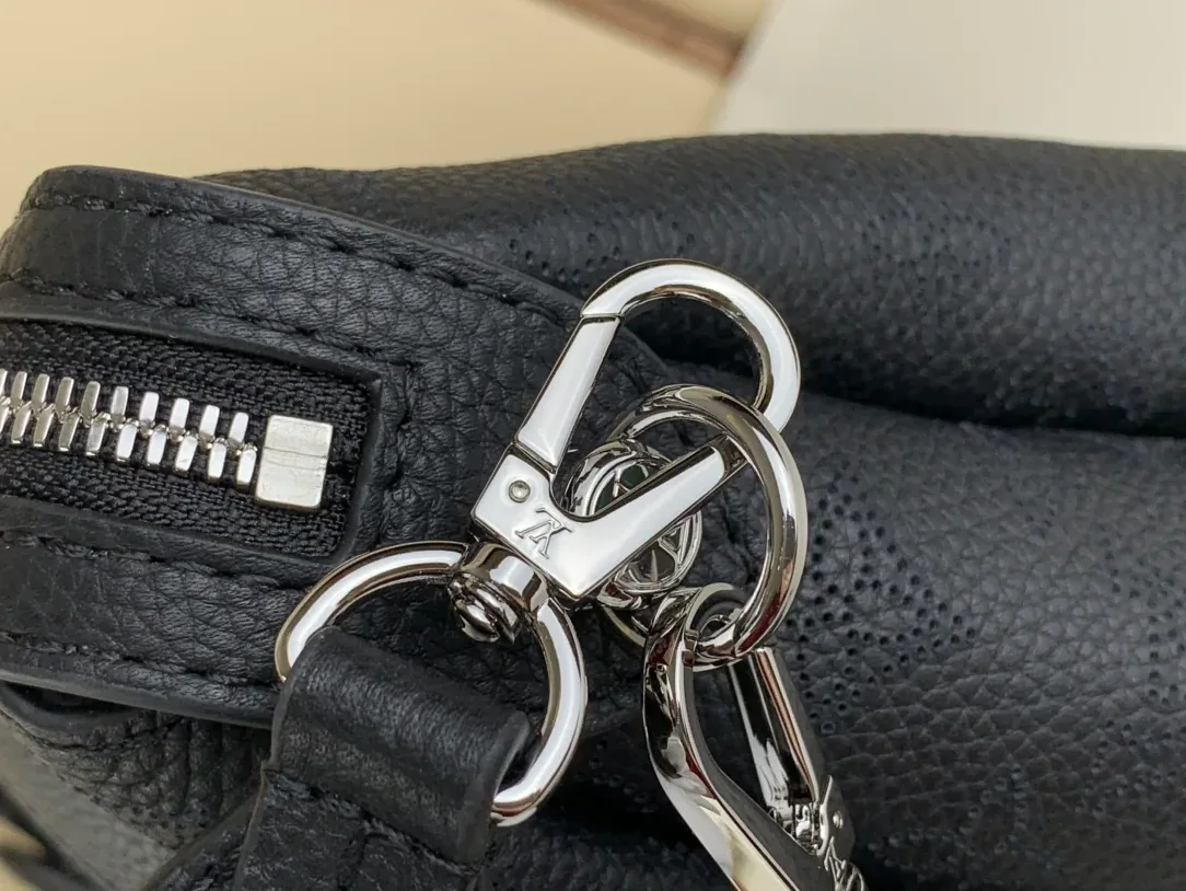 Louis Vuitton Hand It All MM Black / Louis Vuitton Hand It All MM Black /