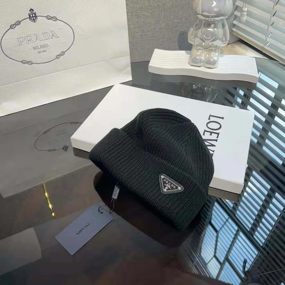 Prada Wool and Cashmere Beanie for Unisex in Black
