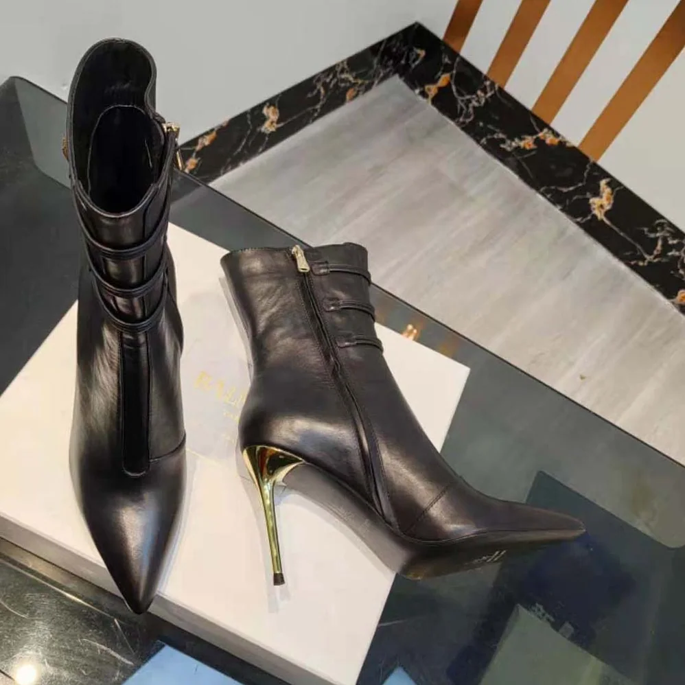 Balmain Alma Leather Ankle Boots in Smooth Leather for Women in Black Balmain Alma Leather Ankle Boots in Smooth Leather for Women in Black