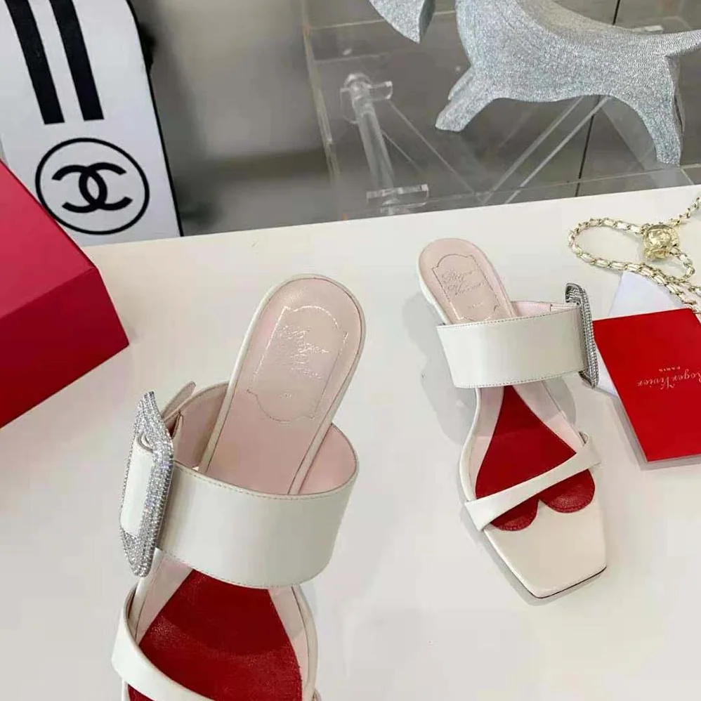 Roger Vivier Viv Choc Side Strass Buckle Mules in Leather for Women in White