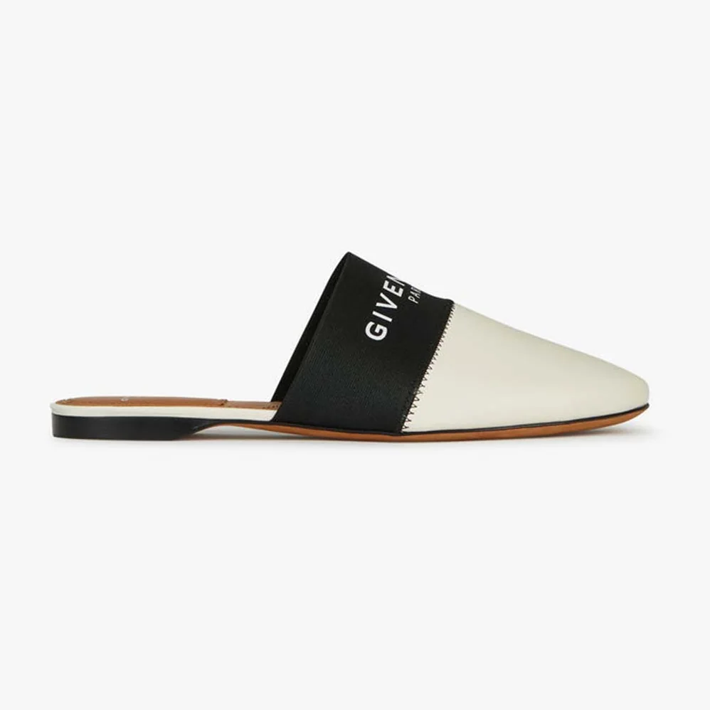 Givenchy Givenchy Paris Flat Mules in Leather for Women in White Givenchy Givenchy Paris Flat Mules in Leather for Women in White