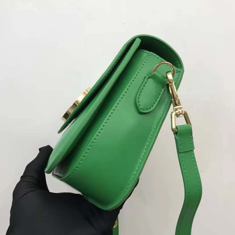 Burberry Leather Small Elizabeth Bag for Women in Green Burberry Leather Small Elizabeth Bag for Women in Green