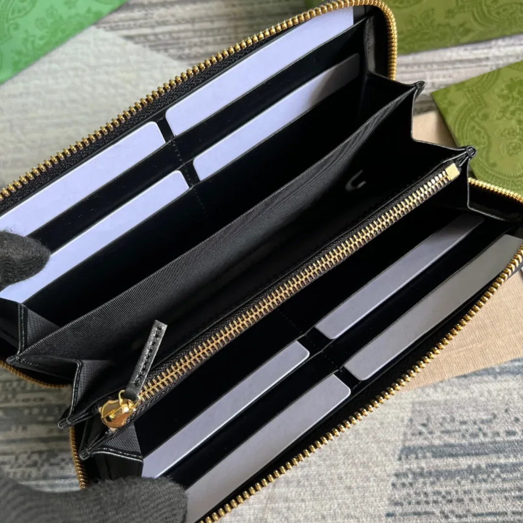 Gucci GG Matelassé Zip-Around Wallet Black UM8IG 1000 / Gucci GG Matelassé Zip-Around Wallet Black UM8IG 1000 /