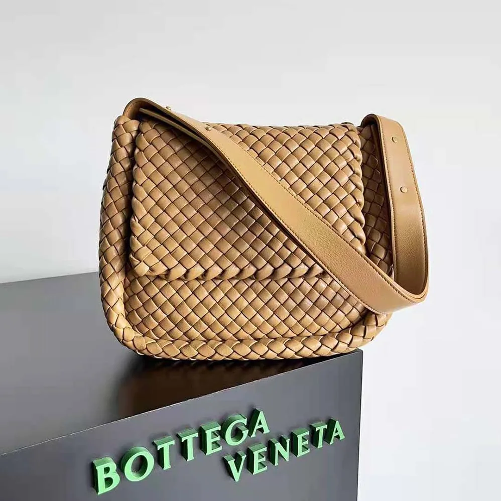 Bottega Veneta Cobble Shoulder Bag Small Padded Intreccio Leather for Women in Brown Bottega Veneta Cobble Shoulder Bag Small Padded Intreccio Leather for Women in Brown