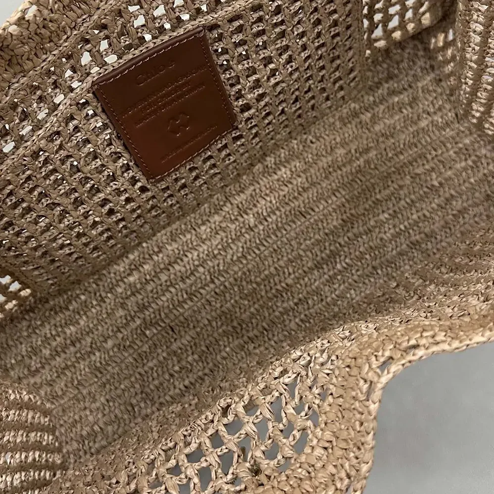 Chloe Summer Banana East-west Tote Bag in Raffia & Buffalo Leather for Women in Beige Chloe Summer Banana East-west Tote Bag in Raffia & Buffalo Leather for Women in Beige