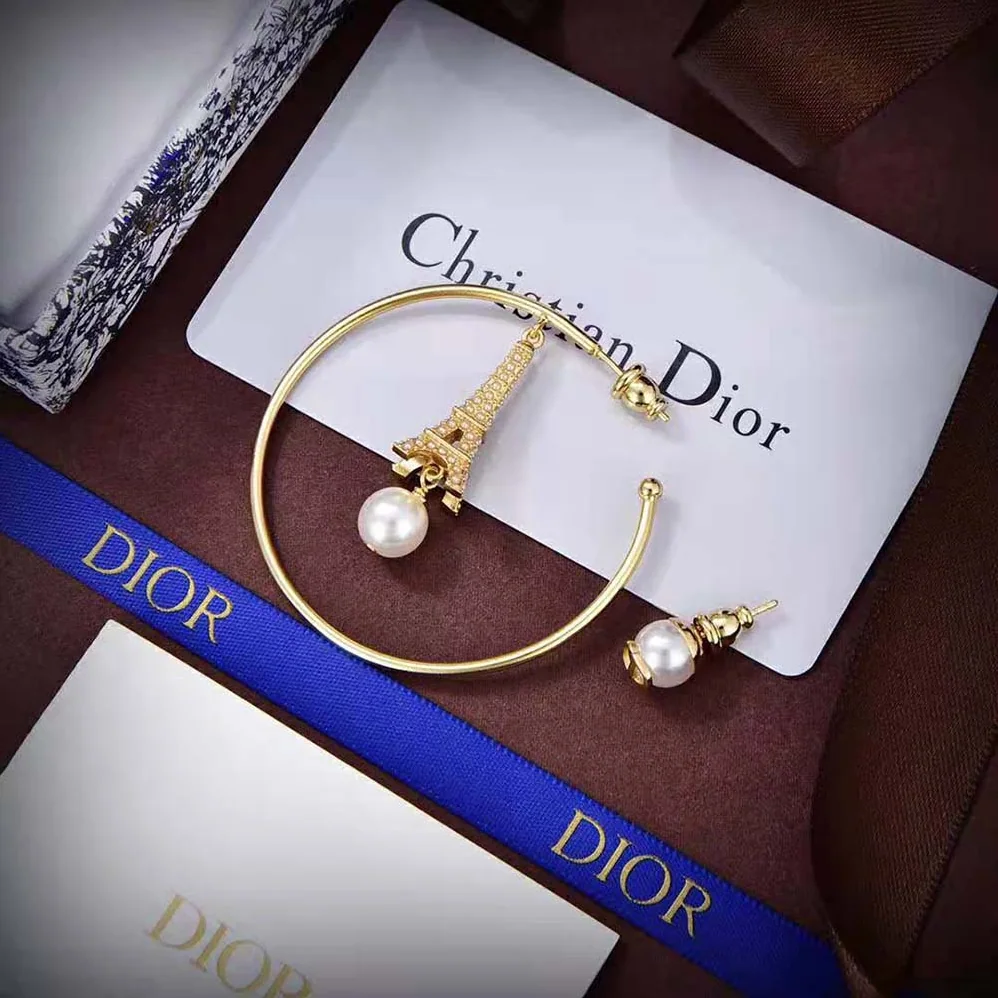 Dior Plan De Paris Earrings Gold-Finish Metal and White Resin Pearls for Women Dior Plan De Paris Earrings Gold-Finish Metal and White Resin Pearls for Women