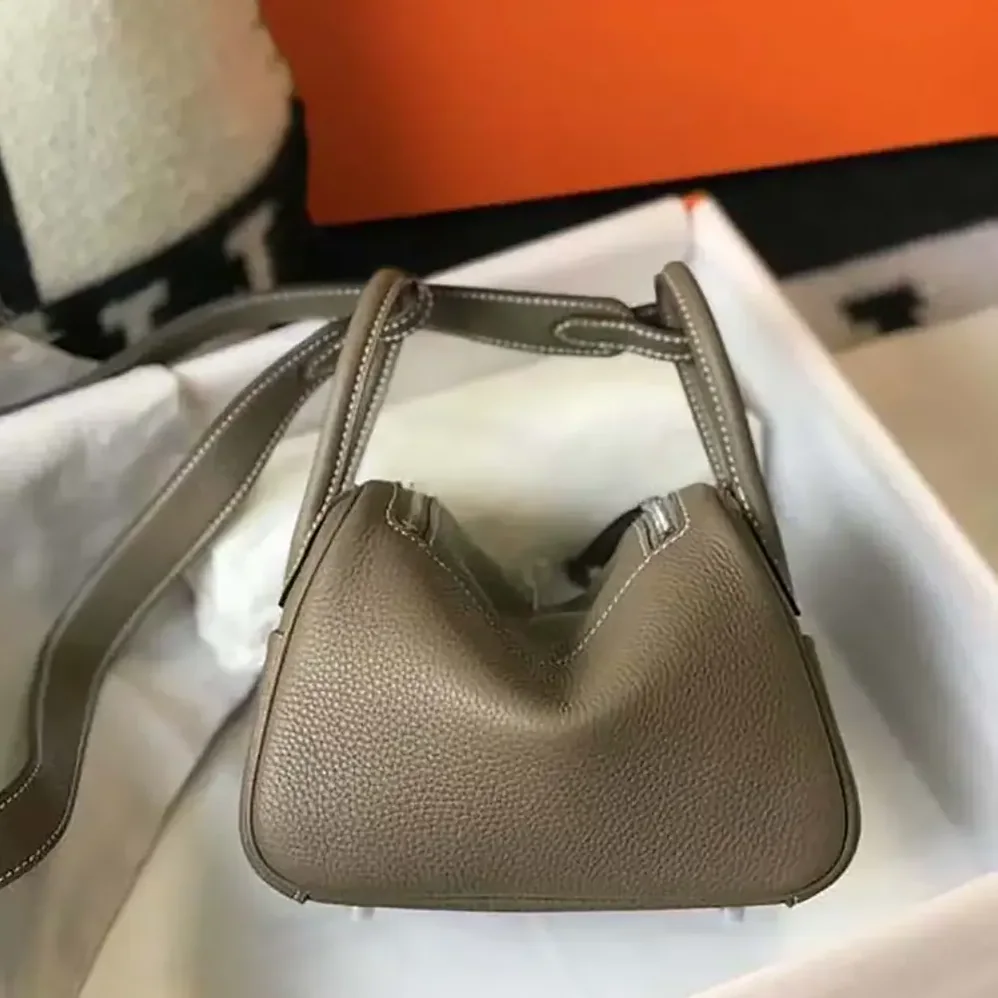 Hermes Lindy Mini 19 in Clemence Leather for Women in Etoupe/Silver