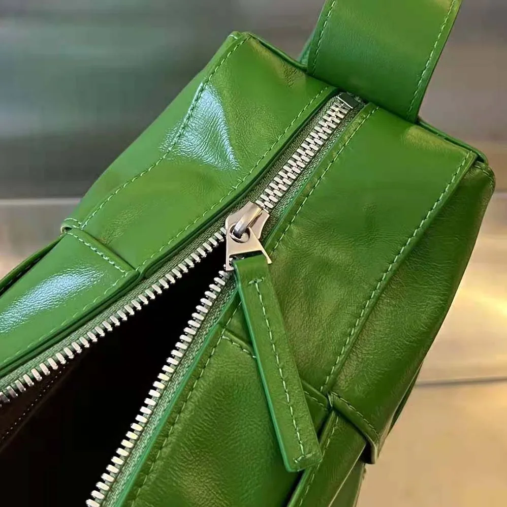 Bottega Veneta Intreccio Slouchy Leather Cross-Body Arco Camera Bag for Men in Green