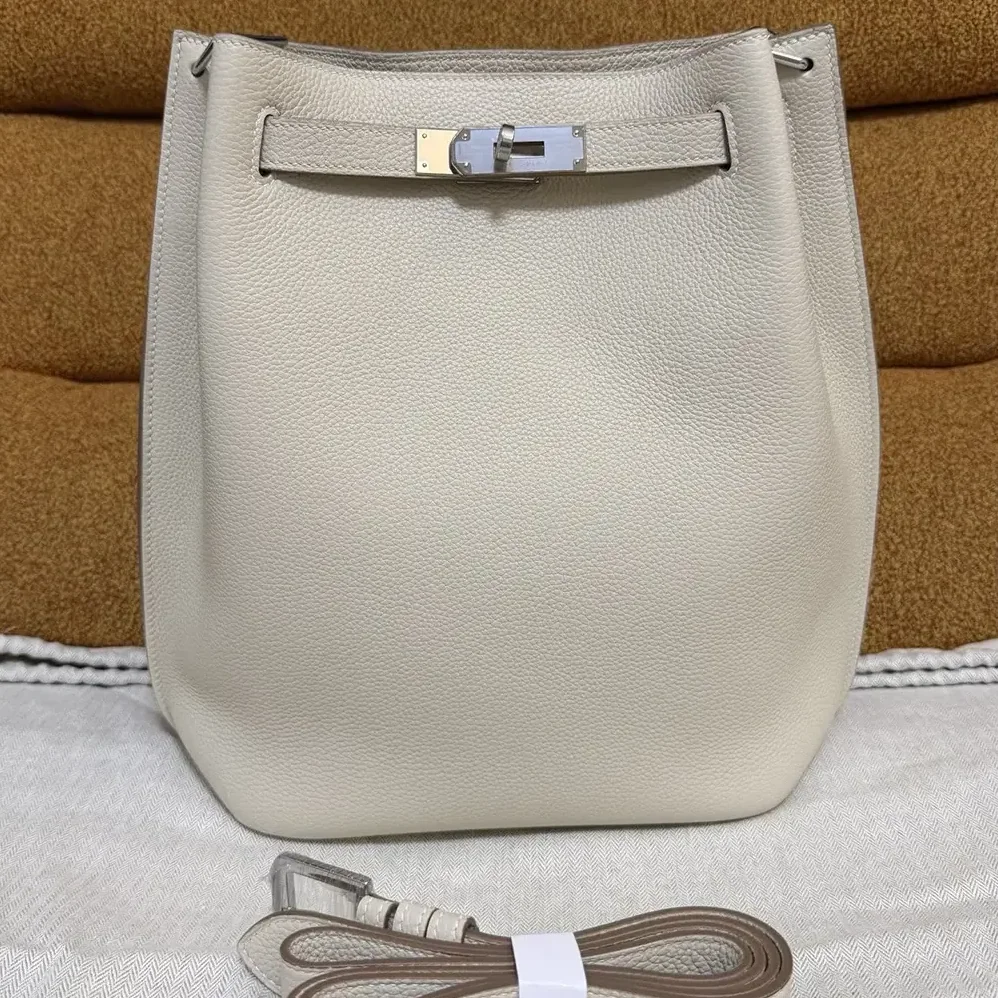 Hermes Togo So Kelly 22 Palladium Hardware for Unisex in White Hermes Togo So Kelly 22 Palladium Hardware for Unisex in White