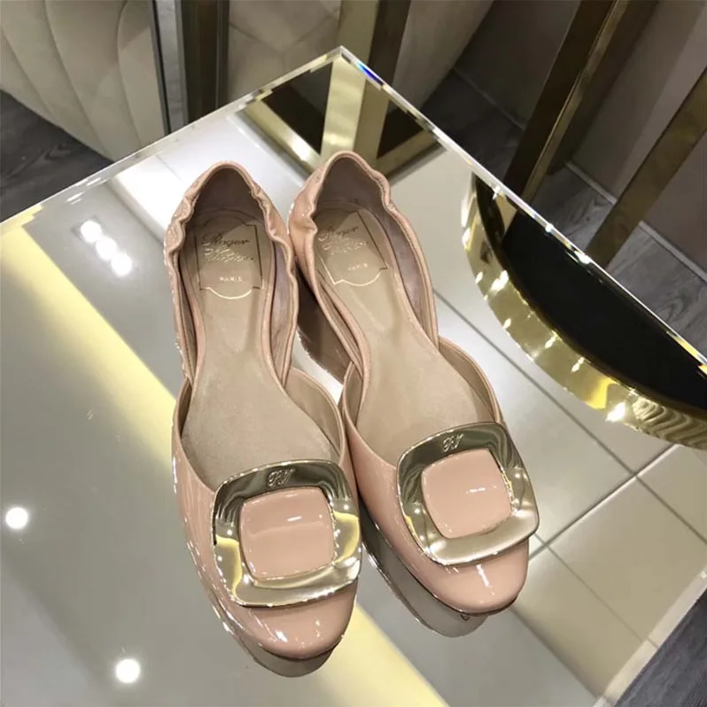 Roger Vivier Chips Ballerinas Patent Leather for Women in Sandy Roger Vivier Chips Ballerinas Patent Leather for Women in Sandy