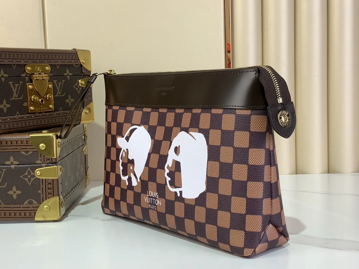 Louis Vuitton Pochette Voyage Souple Pouch / Brown Damier Canvas Gold Hardware Louis Vuitton Pochette Voyage Souple Pouch / Brown Damier Canvas Gold Hardware