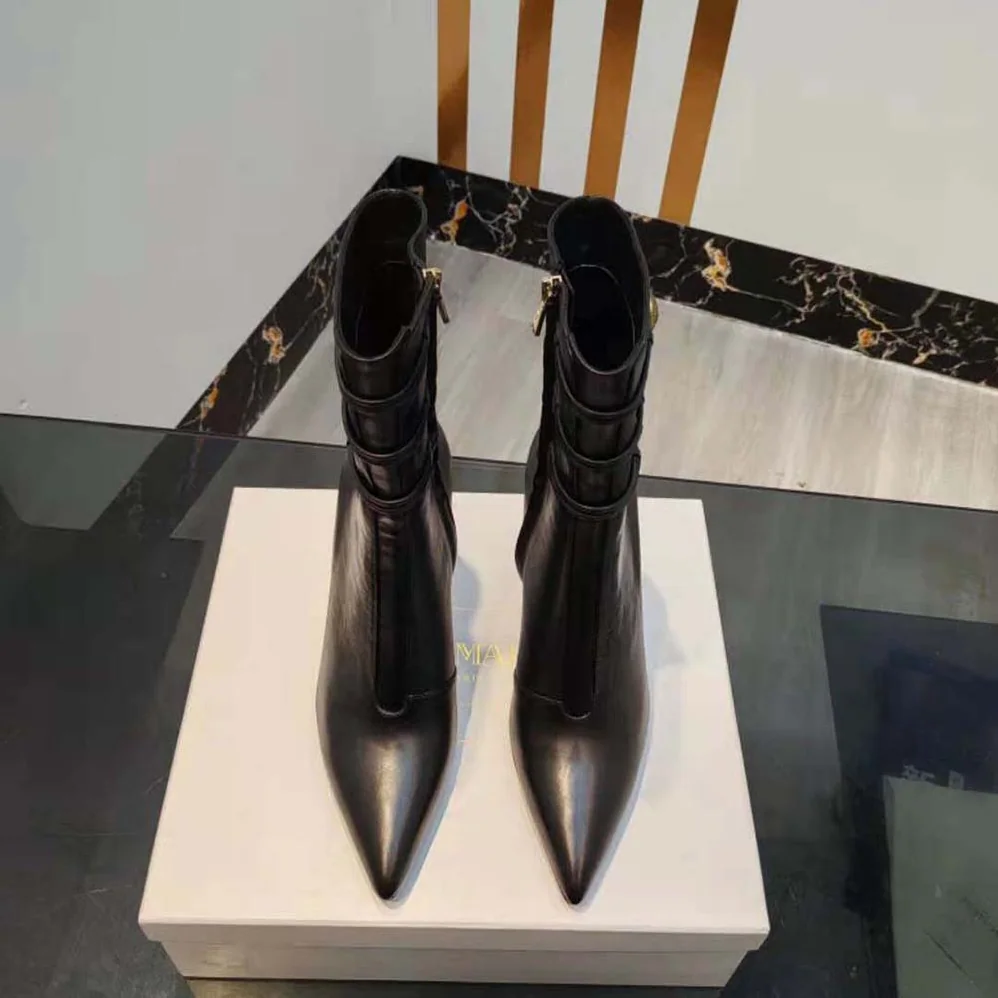 Balmain Alma Leather Ankle Boots in Smooth Leather for Women in Black Balmain Alma Leather Ankle Boots in Smooth Leather for Women in Black