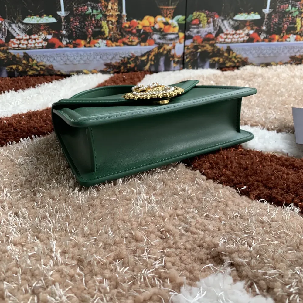 Dolce Gabbana D&G Medium Smooth Calfskin Devotion Bag for Women in Green Dolce Gabbana D&G Medium Smooth Calfskin Devotion Bag for Women in Green