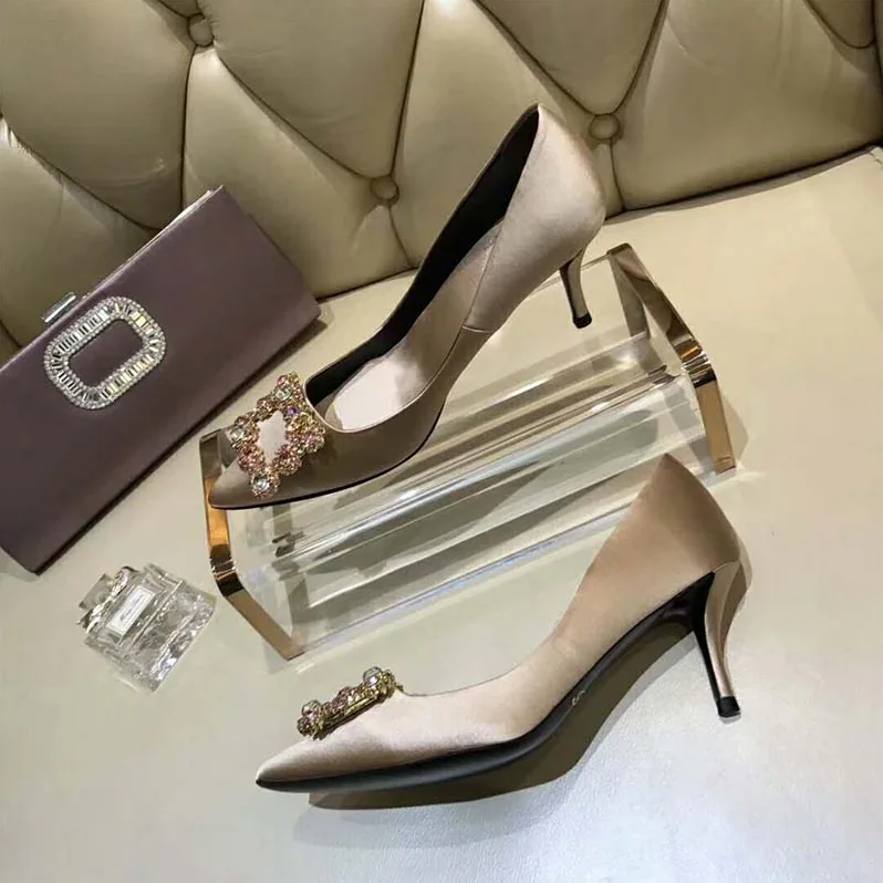 Roger Vivier Silk Flower Strass Pumps 65mm Heel for Women in Gold Roger Vivier Silk Flower Strass Pumps 65mm Heel for Women in Gold