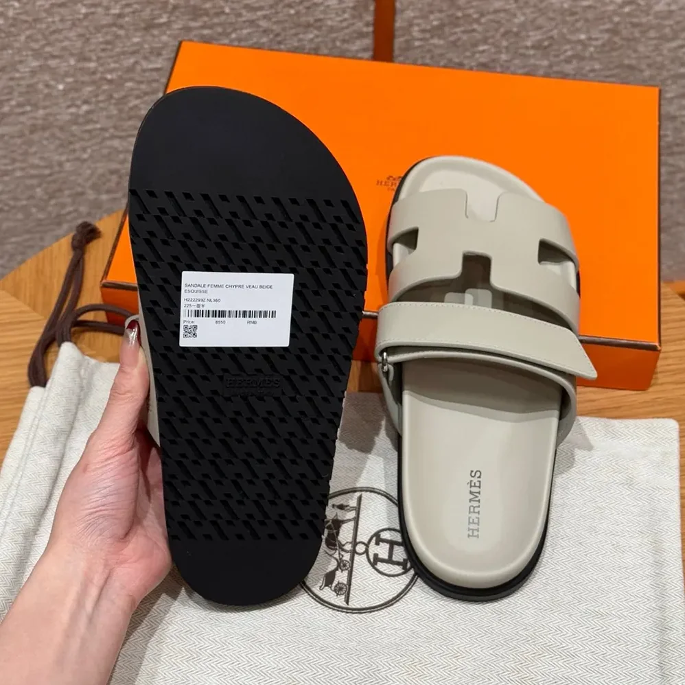 Hermes Chypre Sandal for Unisex in Beige Nomade Hermes Chypre Sandal for Unisex in Beige Nomade