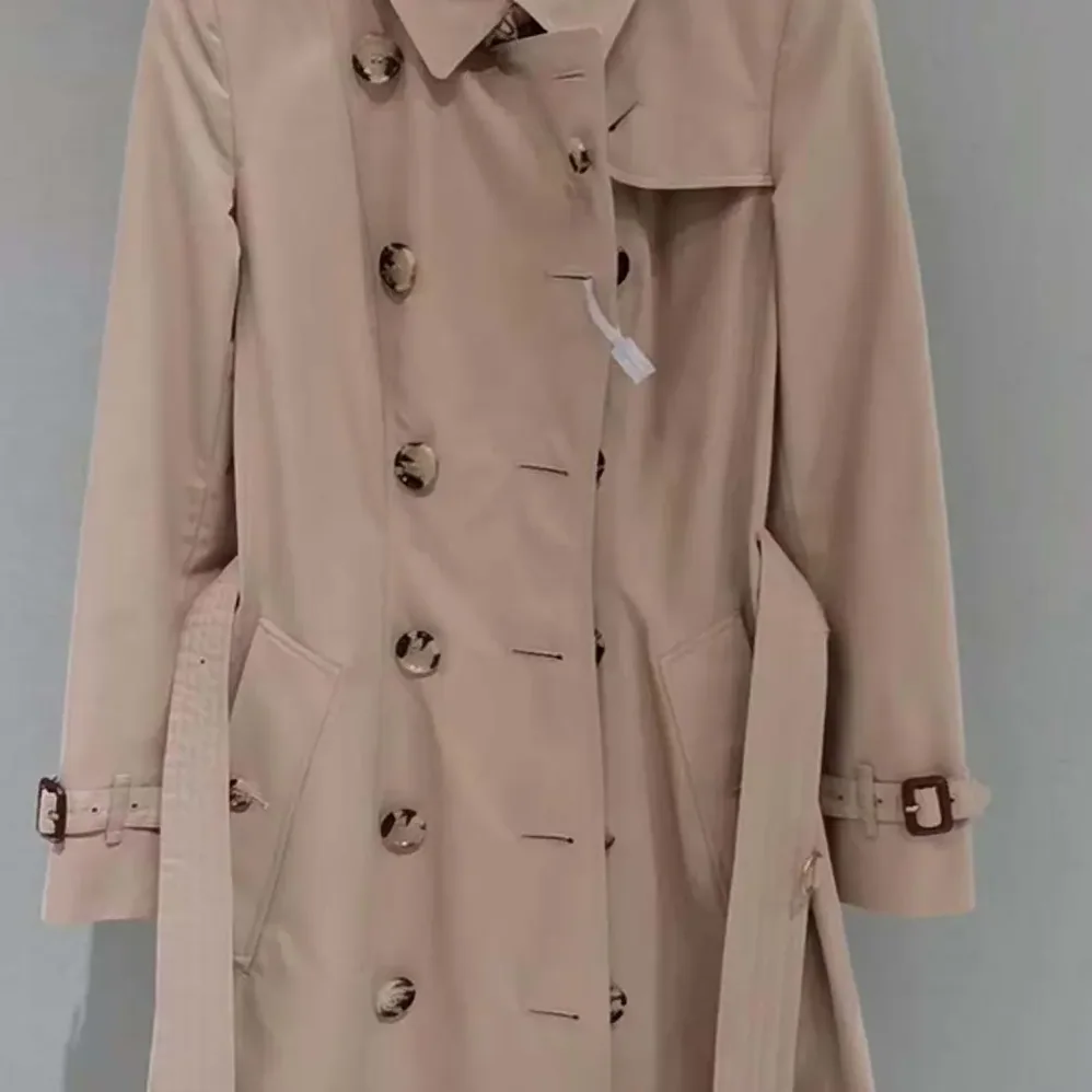 Burberry Chelsea Heritage Trench Coat for Women