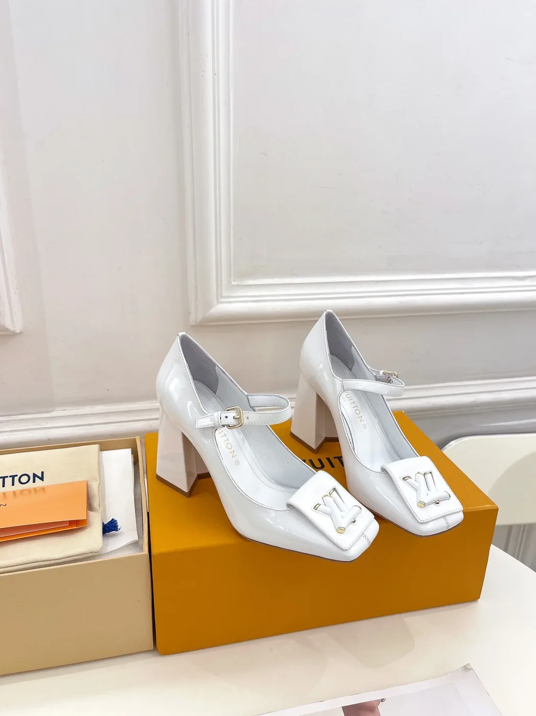 Louis Vuitton Shake Pump White / 2.2 in inch Louis Vuitton Shake Pump White / 2.2 in inch
