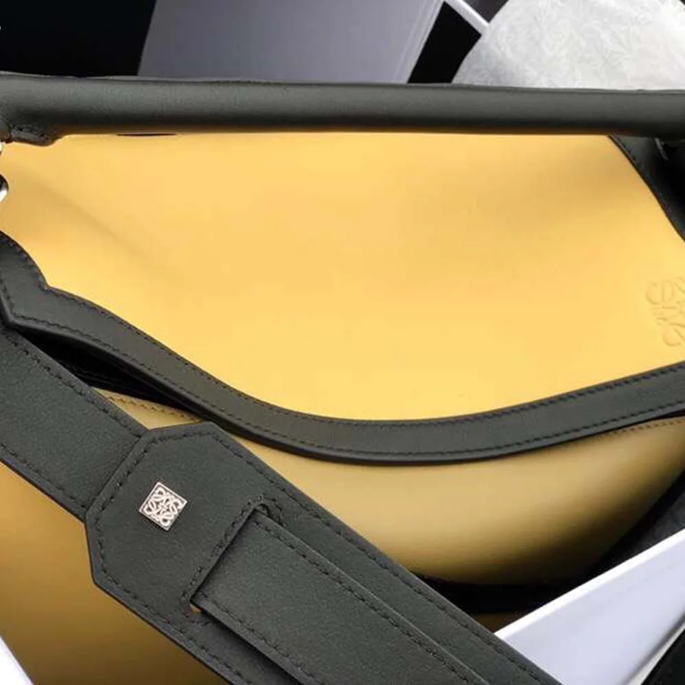 Loewe Puzzle Graphic Bag Cereal for Women in Leaf in Classic Calf