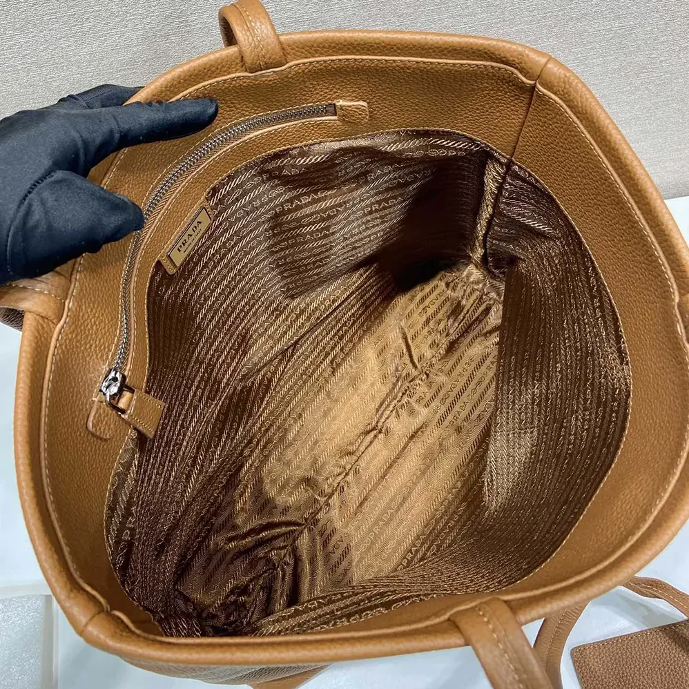 Prada Leather Tote for Unisex in Brown Prada Leather Tote for Unisex in Brown