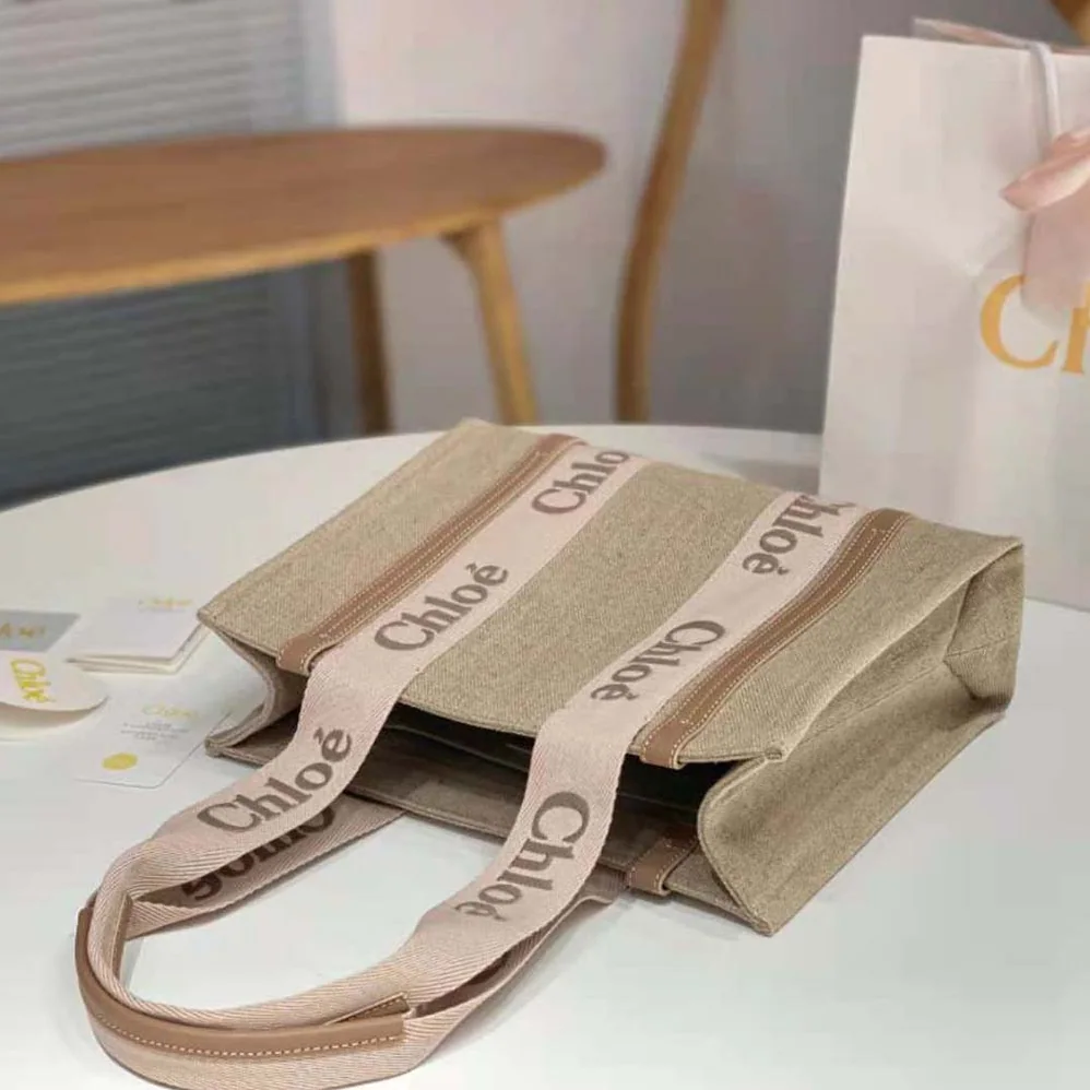 Chloe Medium Woody Tote Bag for Women in Beige Chloe Medium Woody Tote Bag for Women in Beige