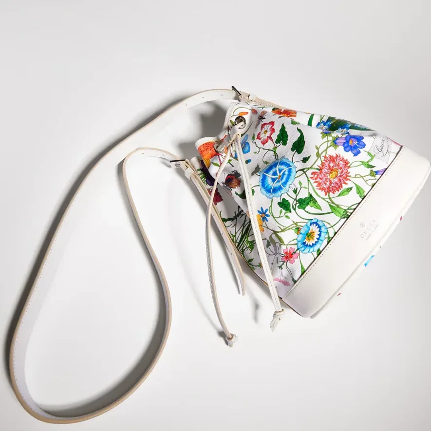 Gucci Venice Small Bucket Bag / White/ Multicolor Gucci Flora Coated Canvas Palladium Hardware