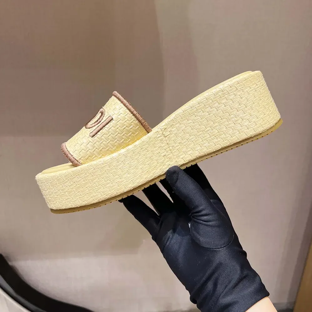 Fendi Fendi Sunshine Beige Raffia Flatform Slides for Women