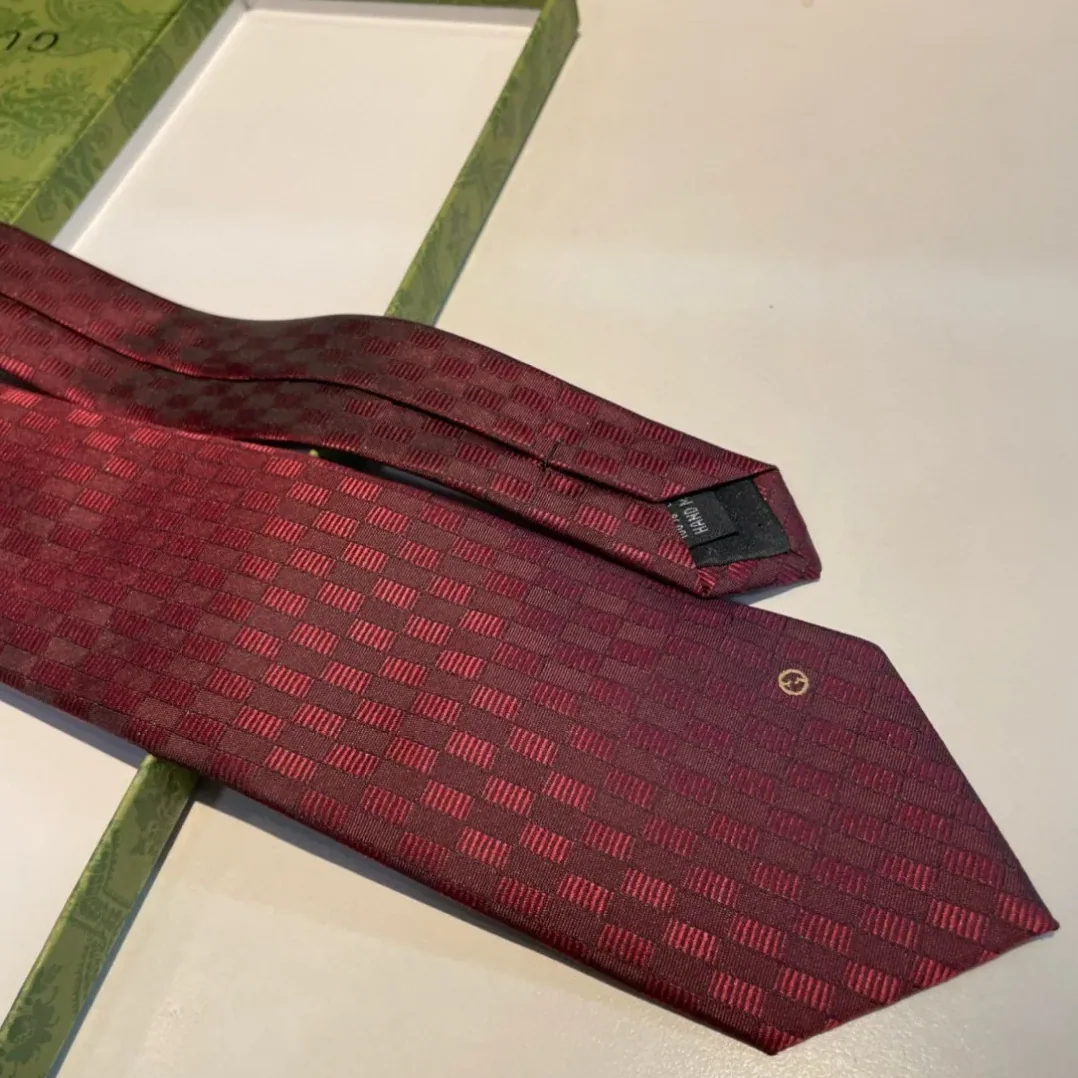 Gucci Geometric Pattern Silk Tie Red Gucci Geometric Pattern Silk Tie Red