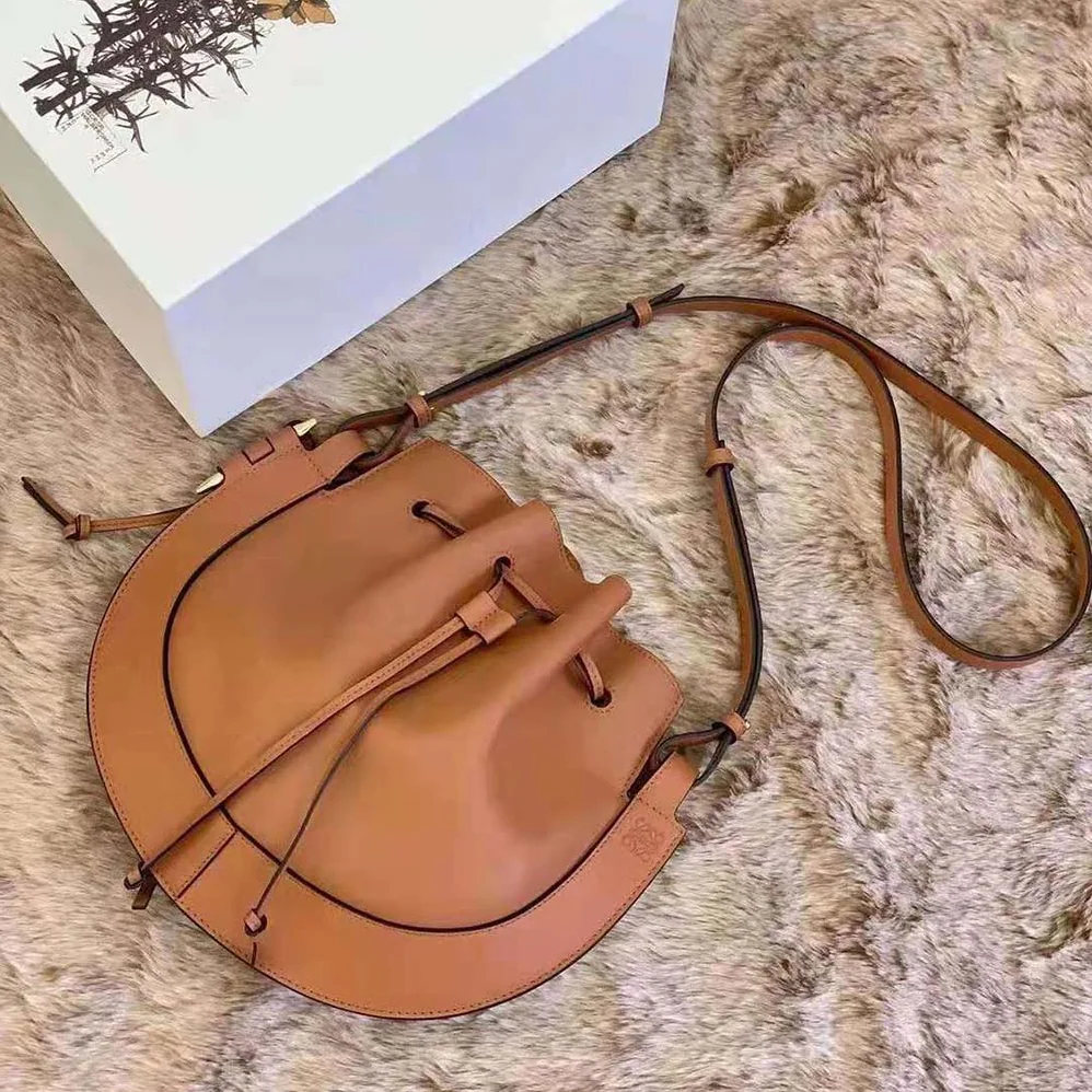 Loewe Horseshoe Bag in Nappa Calfskin for Women in Brown
