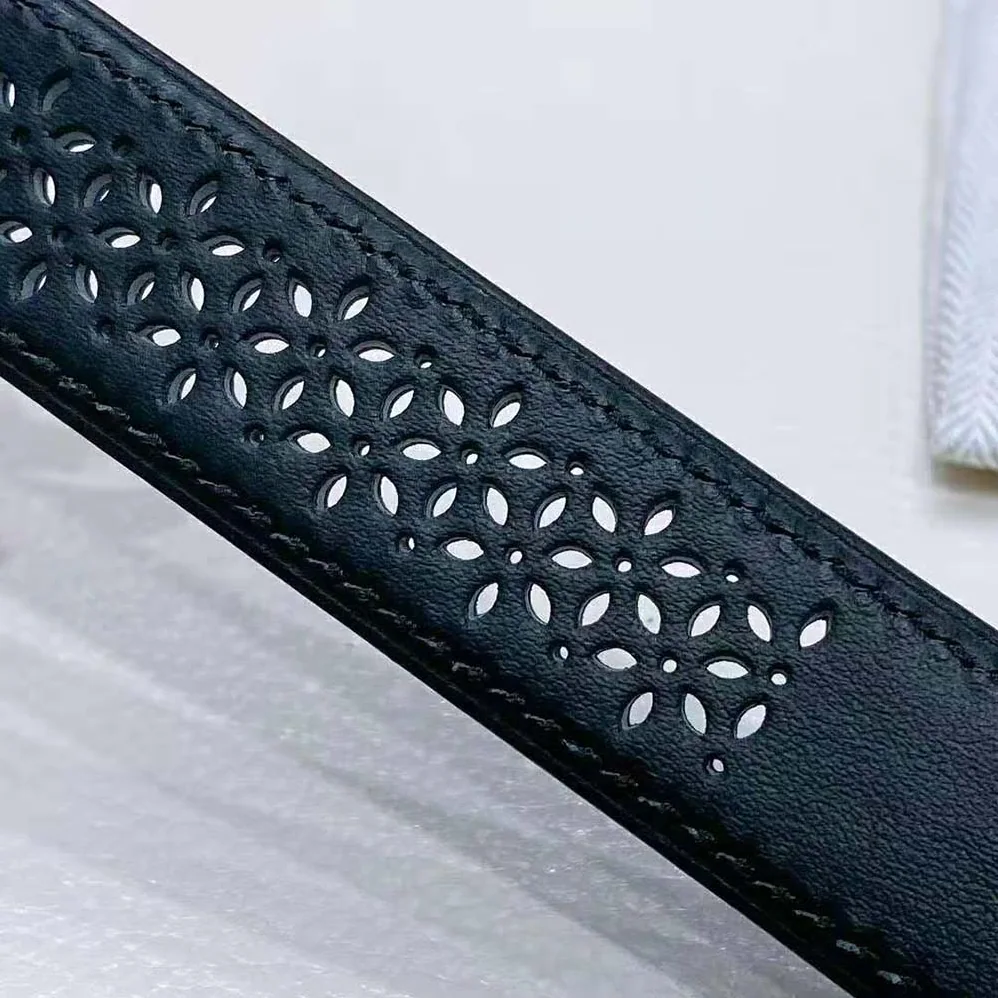 Hermes Mors H Belt Buckle & Reversible Leather Strap 24 mm for Women in Black Hermes Mors H Belt Buckle & Reversible Leather Strap 24 mm for Women in Black