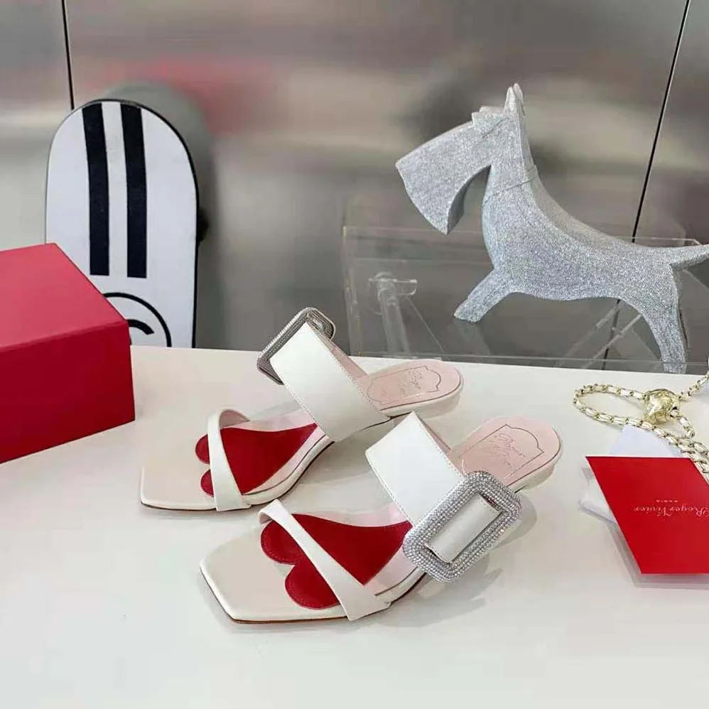 Roger Vivier Viv Choc Side Strass Buckle Mules in Leather for Women in White