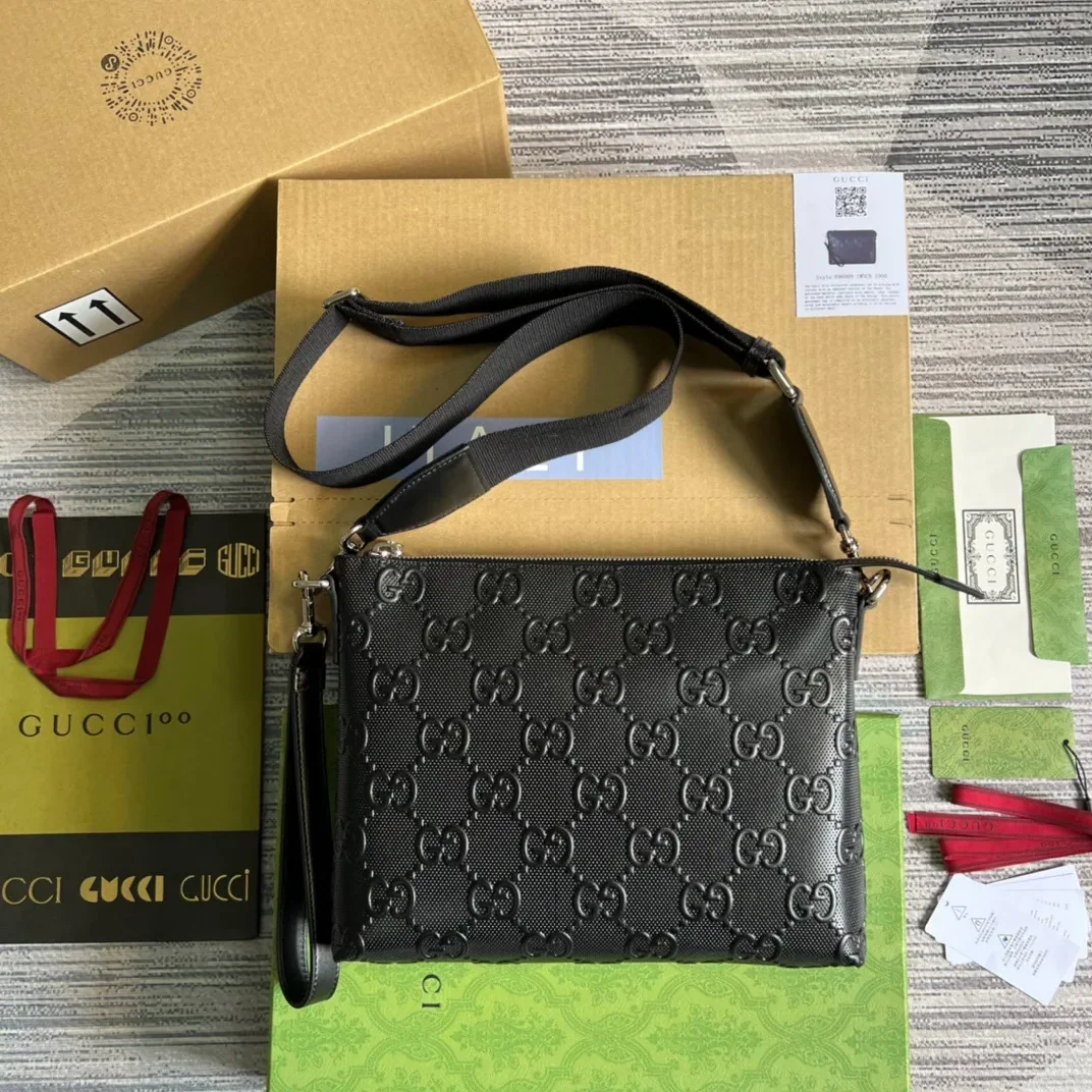 Gucci GG Embossed Medium Messenger Bag Black GG Embossed / Gucci GG Embossed Medium Messenger Bag Black GG Embossed /