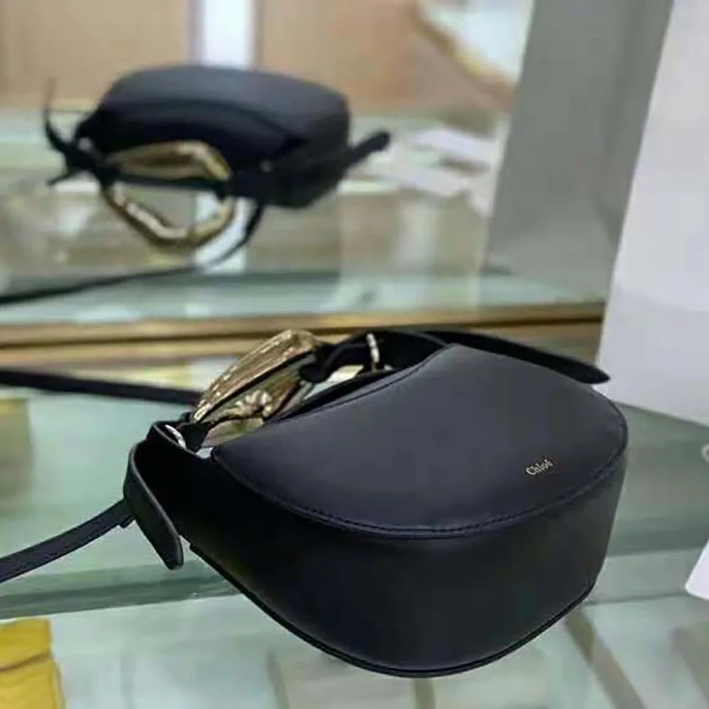 Chloe Kiss Small Purse in Small Grain Calfskin for Women in Black
