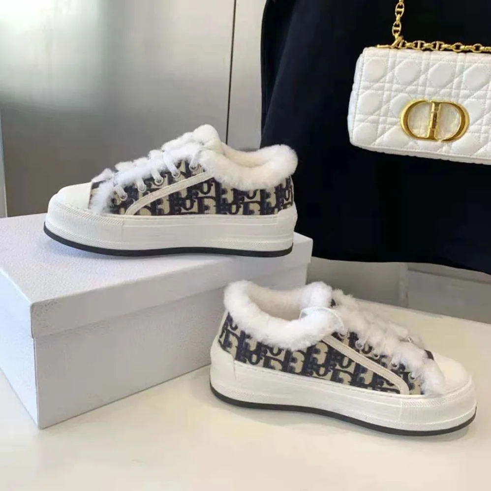 Dior Walk'n'dior Platform Sneaker Deep Blue Dior Oblique Embroidered Cotton and White Shearling for Women Dior Walk'n'dior Platform Sneaker Deep Blue Dior Oblique Embroidered Cotton and White Shearling for Women