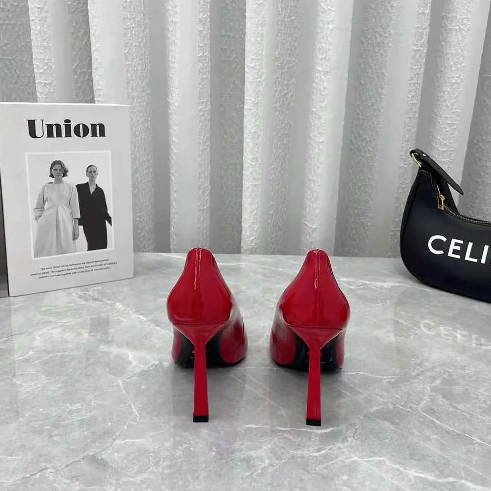Versace La Medusa Naplak Pumps in 105mm Heel Height for Women in Red