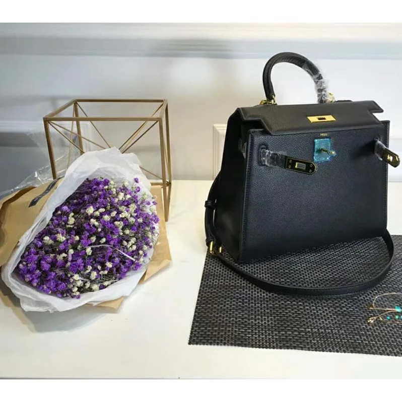 Hermes Kelly Sellier 32 Bag in Togo Leather in Black