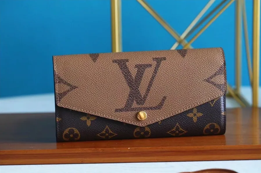 Louis Vuitton Sarah Wallet Monogram and Monogram Reverse Canvas Louis Vuitton Sarah Wallet Monogram and Monogram Reverse Canvas