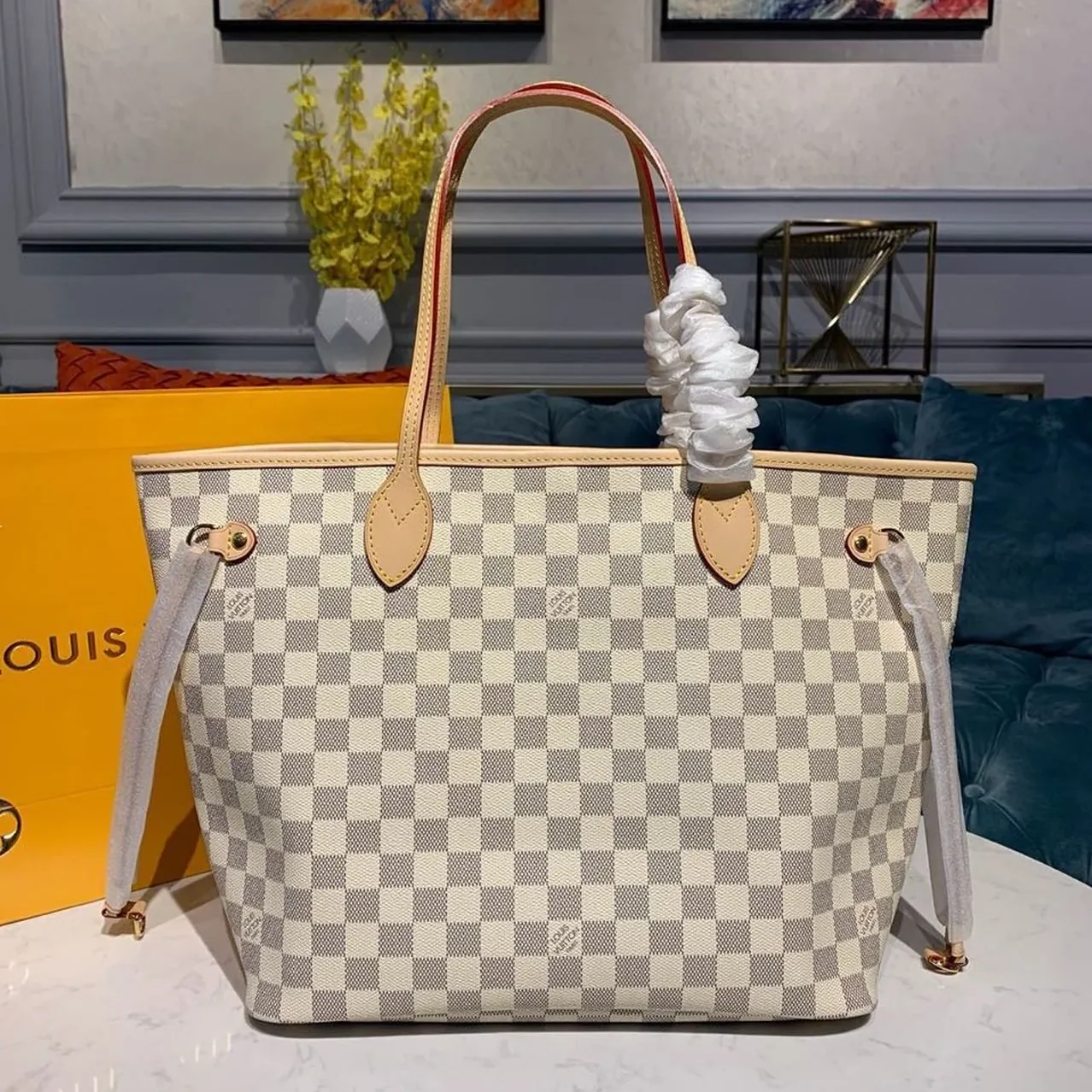 Louis Vuitton Neverfull MM Tote Bag / Beige Damier Azur Canvas Gold Hardware Louis Vuitton Neverfull MM Tote Bag / Beige Damier Azur Canvas Gold Hardware