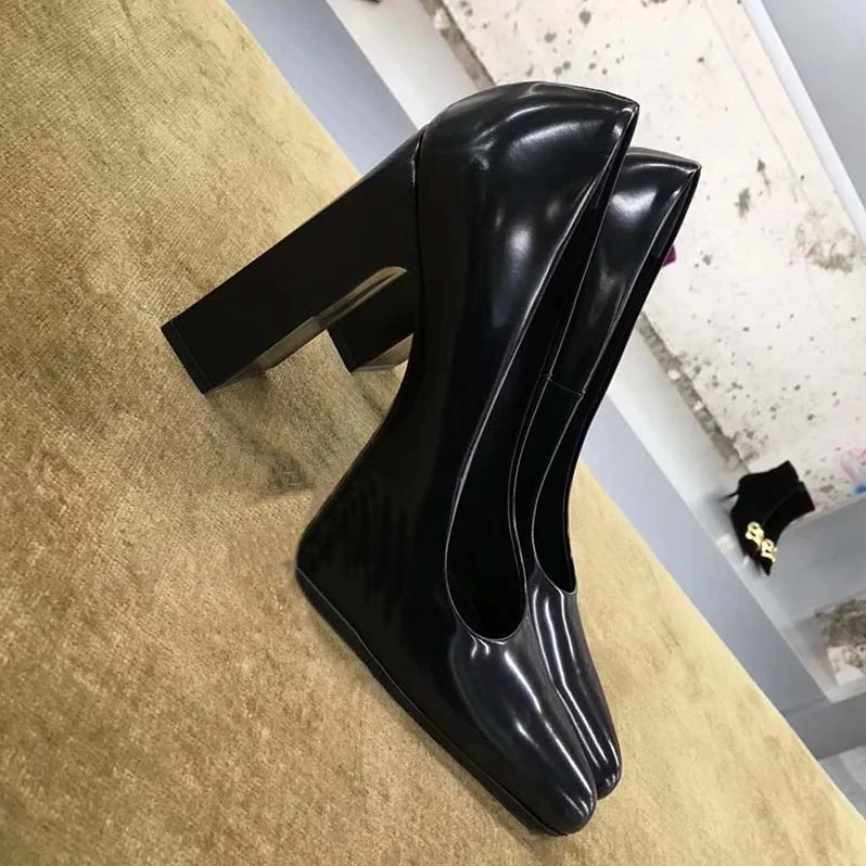 Balenciaga Shoes Round Toe Glazed Calfskin Pumps 110mm Heel for Women in Black Balenciaga Shoes Round Toe Glazed Calfskin Pumps 110mm Heel for Women in Black