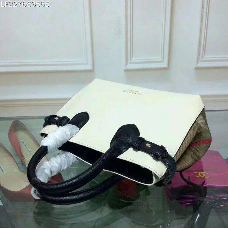 Burberry Small Banner Bag in Leather and House Check in White Burberry Small Banner Bag in Leather and House Check in White