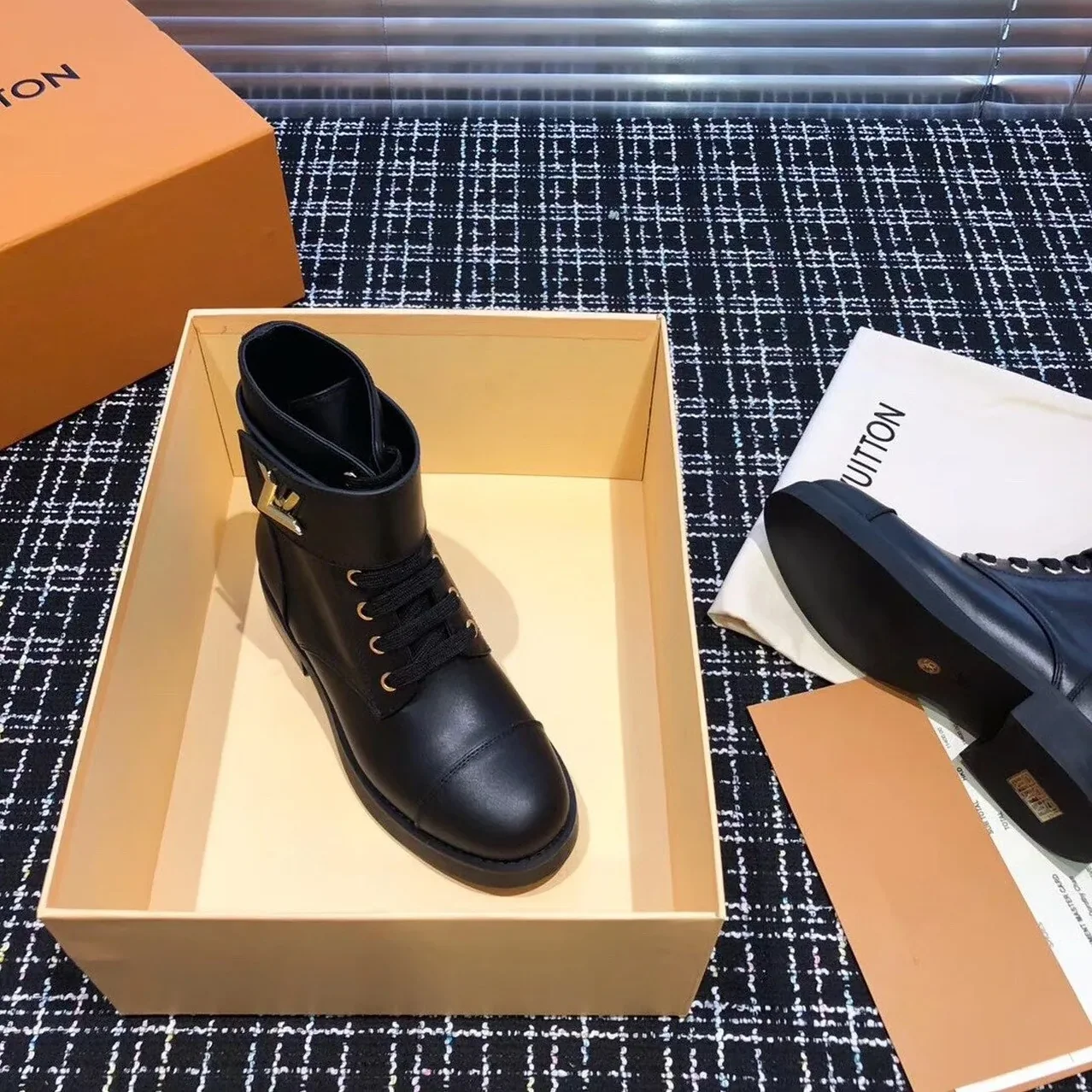 Louis Vuitton Wonderland Flat Ranger Black 1AAV57