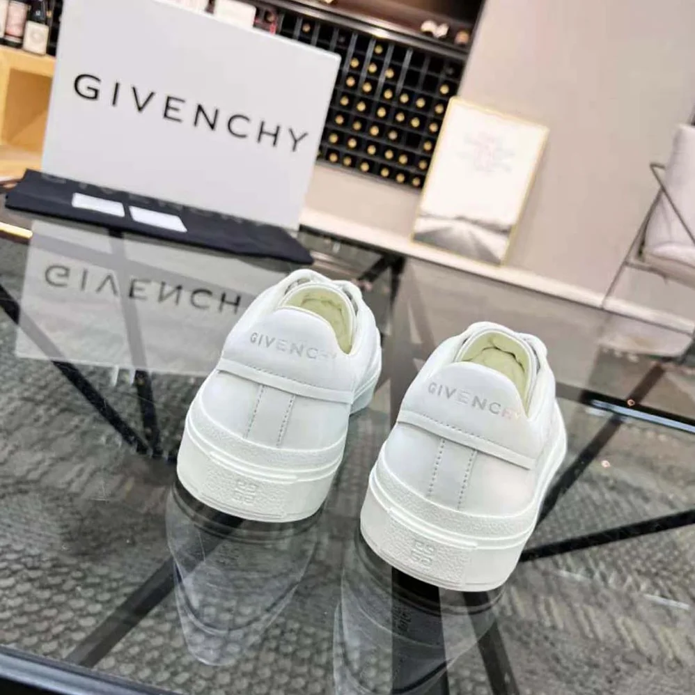 Givenchy City Sport Sneakers in GIVENCHY Leather for Men in White Givenchy City Sport Sneakers in GIVENCHY Leather for Men in White