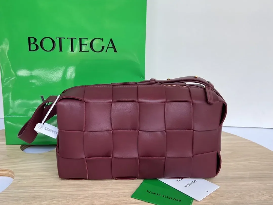 Bottega Veneta Brick Cassette Red Bottega Veneta Brick Cassette Red