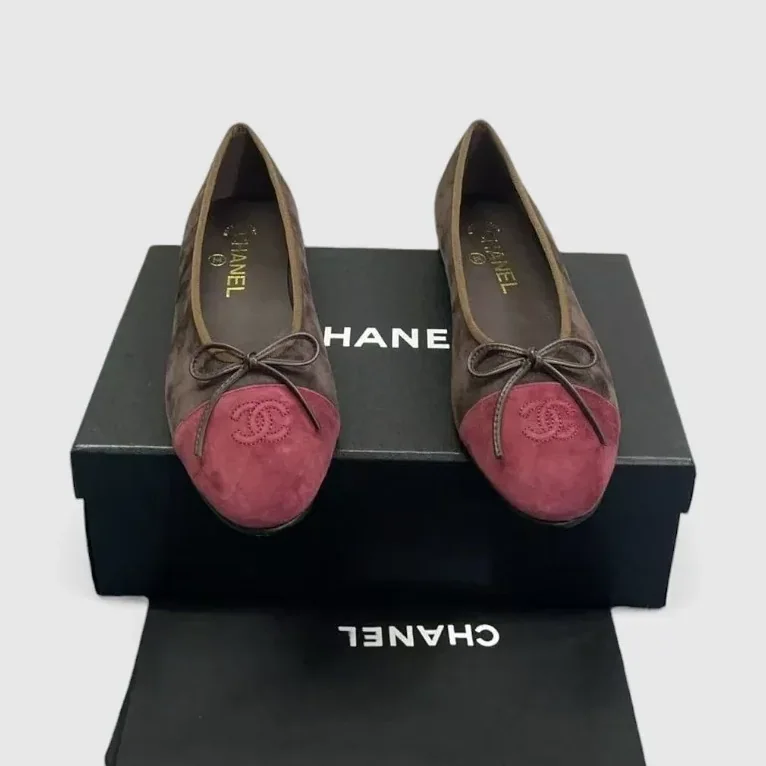 Chanel Ballet Flats Suede Dark Brown in Burgundy
