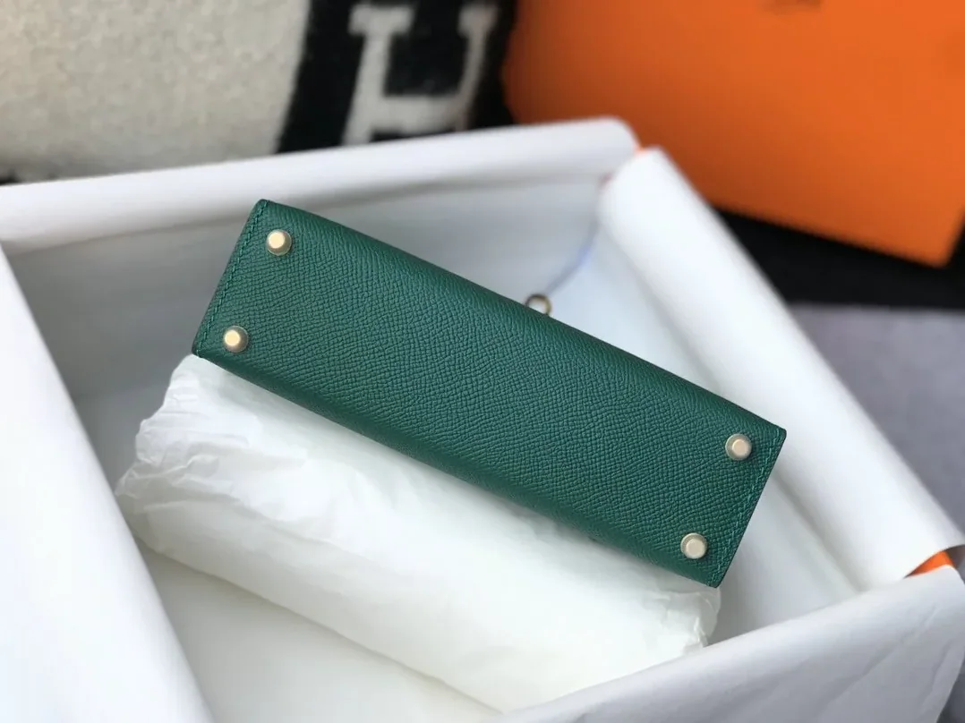 Hermes Kelly 19 Green With Gold Toned Hardware Bag Hermes Kelly 19 Green With Gold Toned Hardware Bag