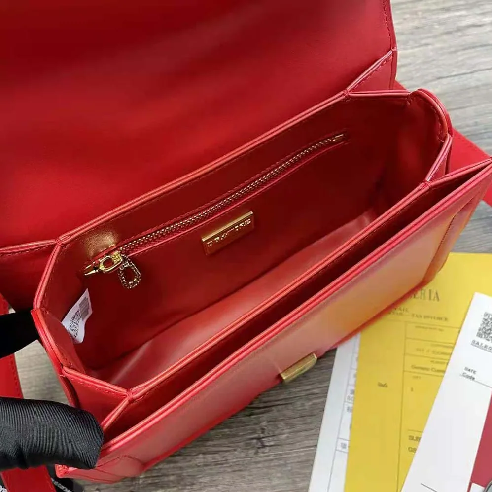 Dolce Gabbana D&G Amore Bag in Calfskin Leather for Women in Red Dolce Gabbana D&G Amore Bag in Calfskin Leather for Women in Red