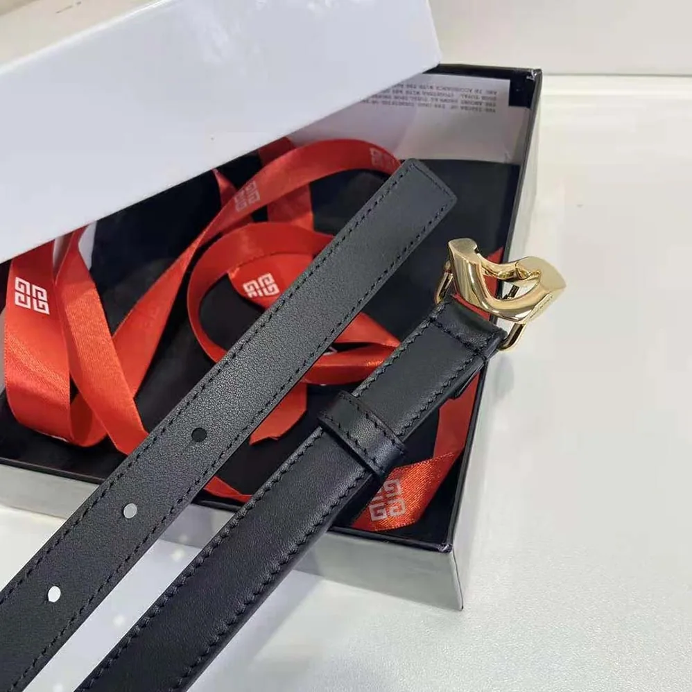 Givenchy G Chain Buckle Thin Reversible Belt in Smooth Leather for Women in Gold