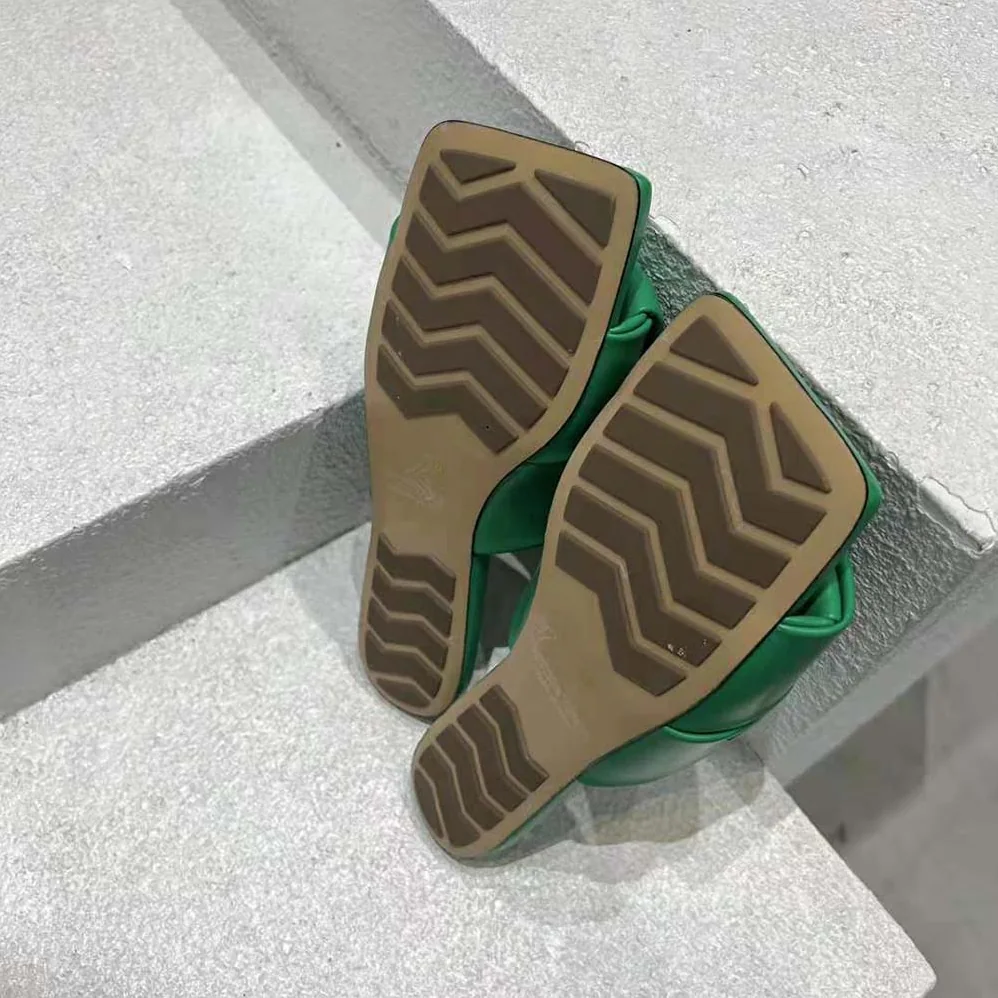 Bottega Veneta Patch Flat Mule Padded Intreccio Leather Flat Mules for Women in Green Bottega Veneta Patch Flat Mule Padded Intreccio Leather Flat Mules for Women in Green