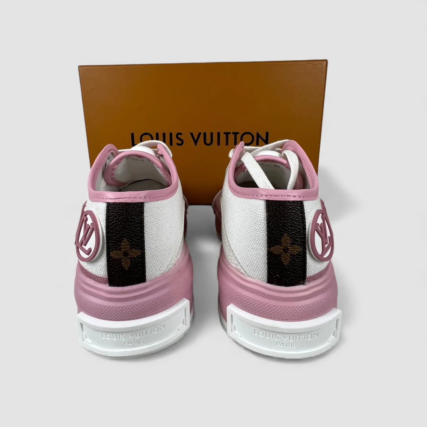 Louis Vuitton LV Squad Sneaker Pink LV 1AACW0 Louis Vuitton LV Squad Sneaker Pink LV 1AACW0