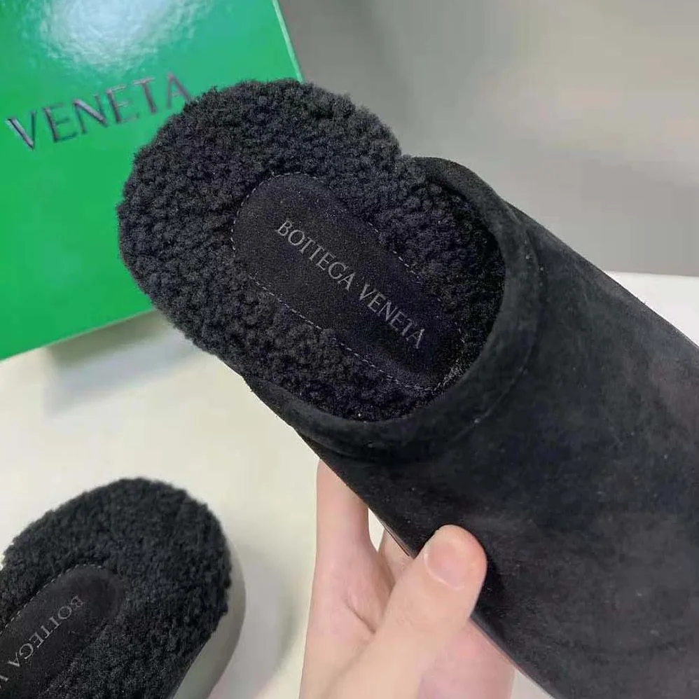 Bottega Veneta Snap Slipper in Shearling Calfskin for Unisex in Black