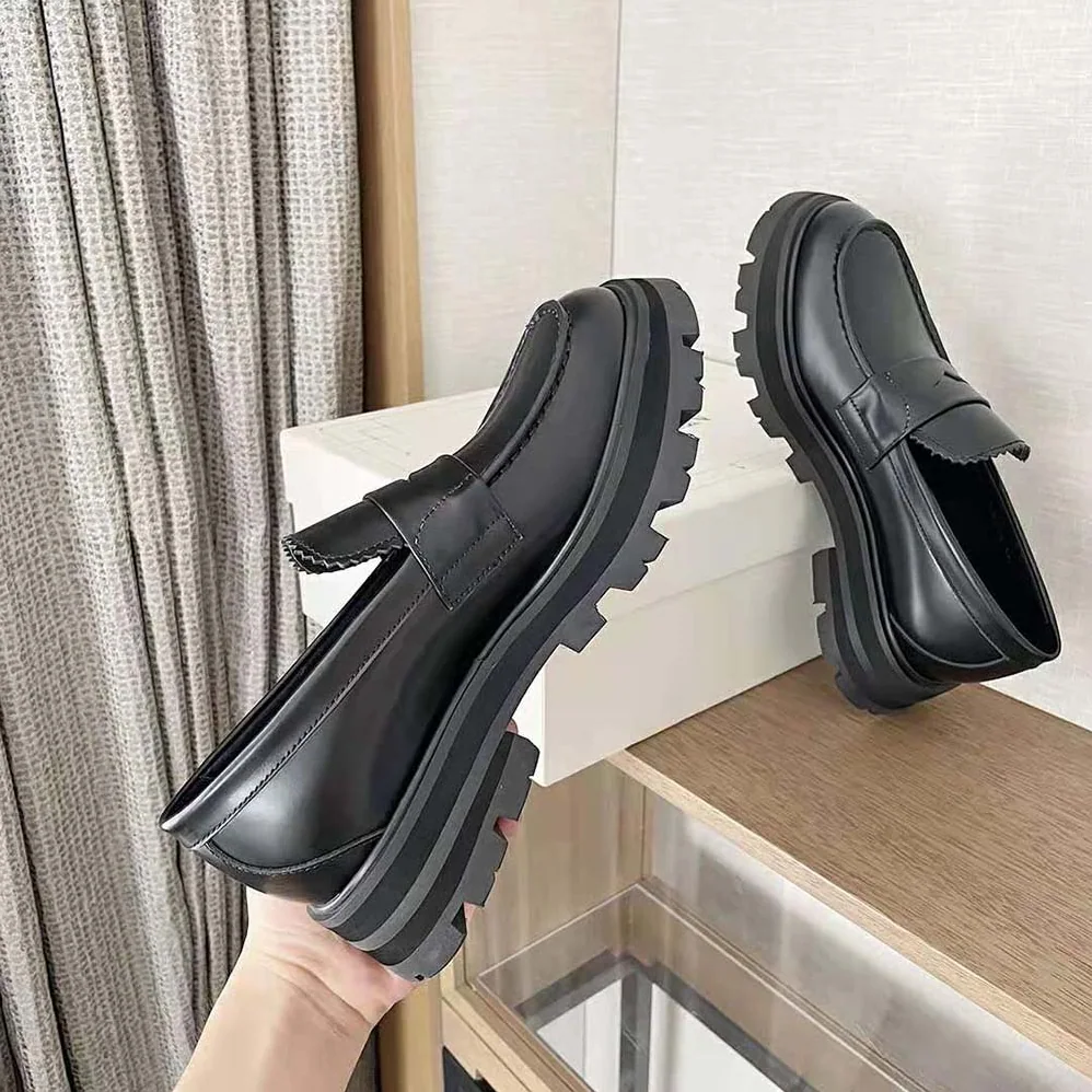 Alexander Mcqueen Wander Loafer for Women in BLack Alexander Mcqueen Wander Loafer for Women in BLack